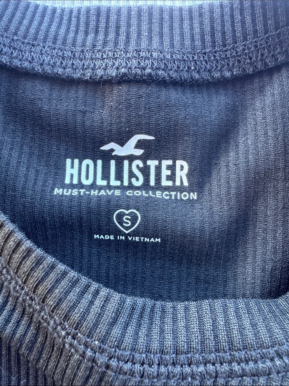 Hollister Ribbed Tank Top Trio — Black, White, Sage Green - Picture 7 of 9